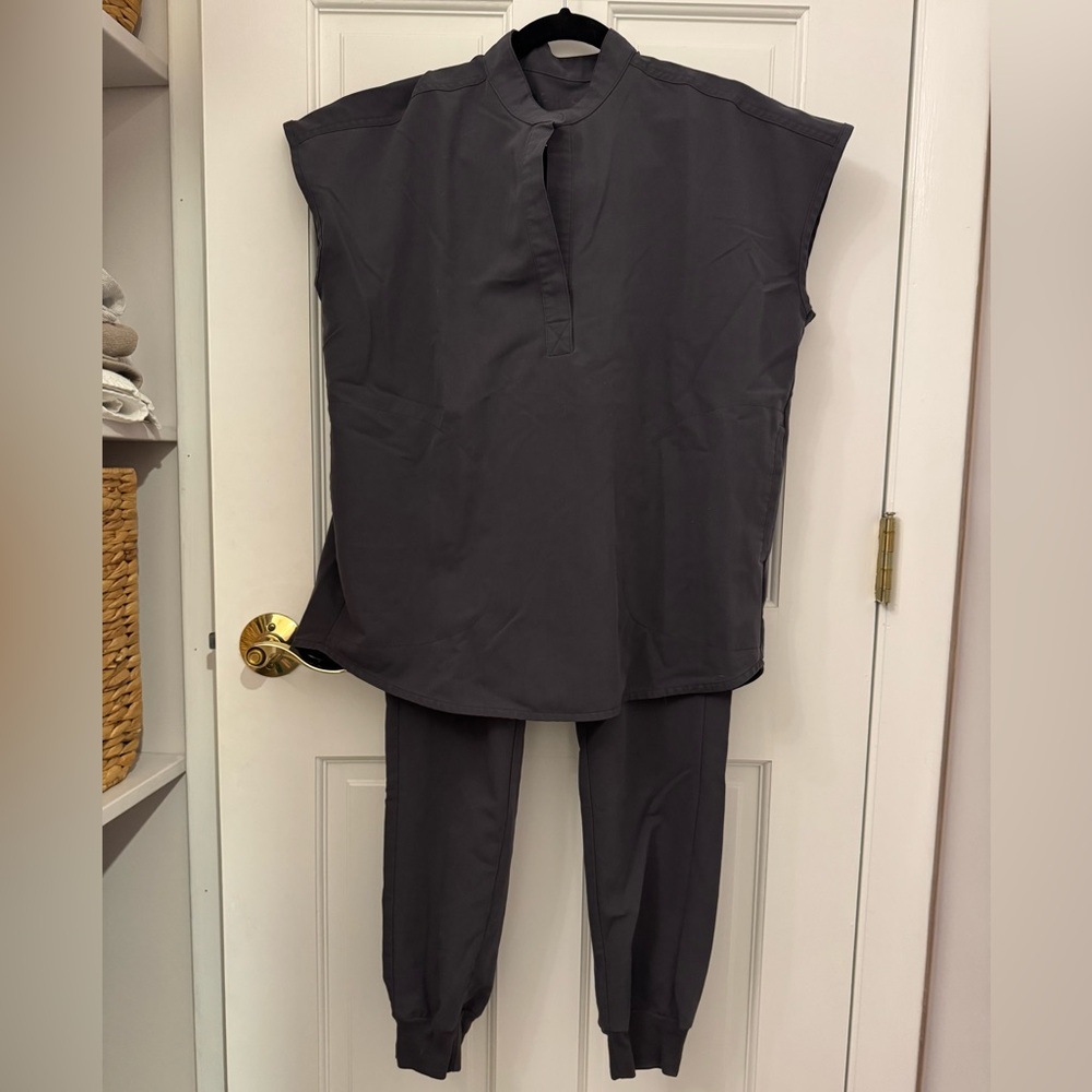 Figs set xs in charcoal